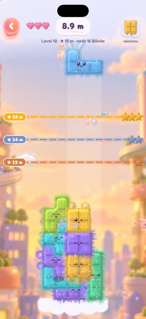 Ein hoher Turm aus Fluffies in einem Level